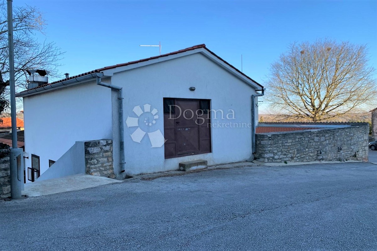 Locale commerciale Žminj, 318m2