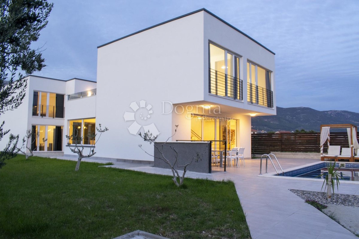 Casa Kaštel Novi, Kaštela, 750m2