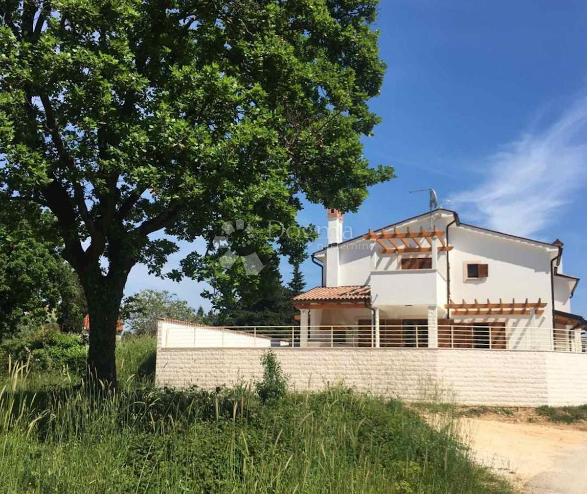 2 CASE - DI NUOVA COSTRUZIONE CON PISCINE, 6 CAMERE CON BAGNI, ALTA QUALITA'