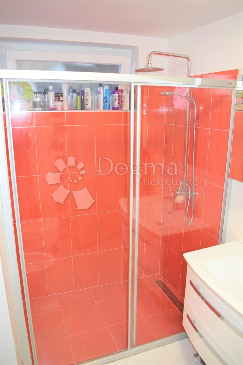 APPARTAMENTO FAMIGLIARE E CASA IN OTTIMA POSIZIONE