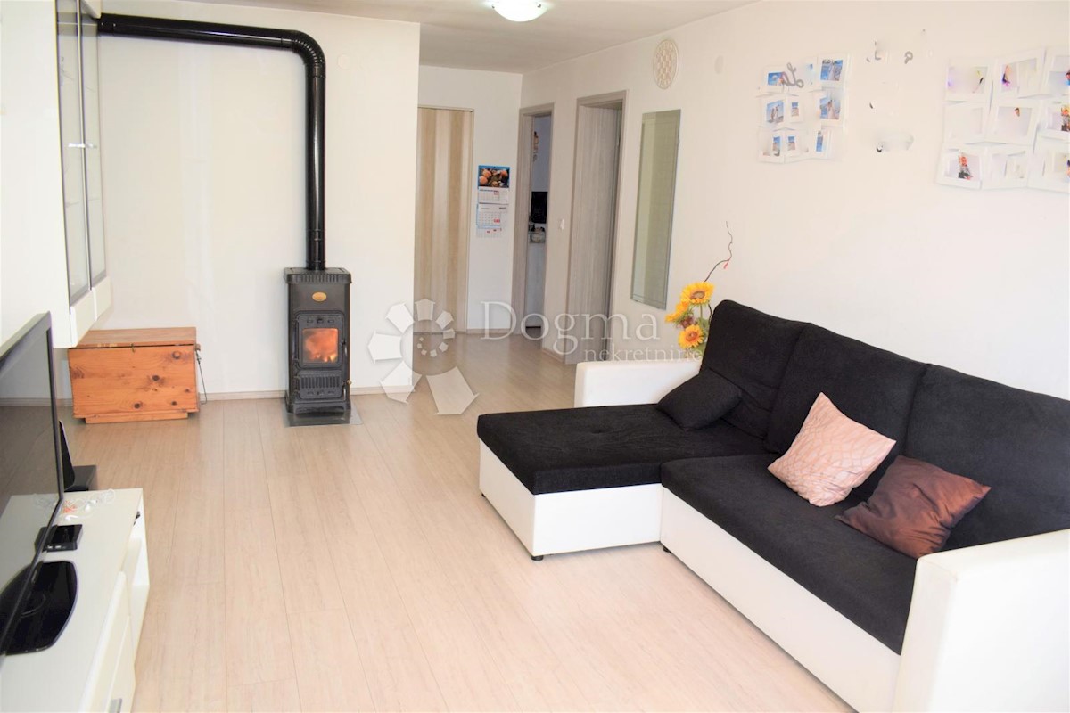 APPARTAMENTO FAMIGLIARE E CASA IN OTTIMA POSIZIONE