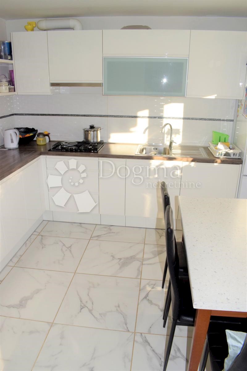 APPARTAMENTO FAMIGLIARE E CASA IN OTTIMA POSIZIONE