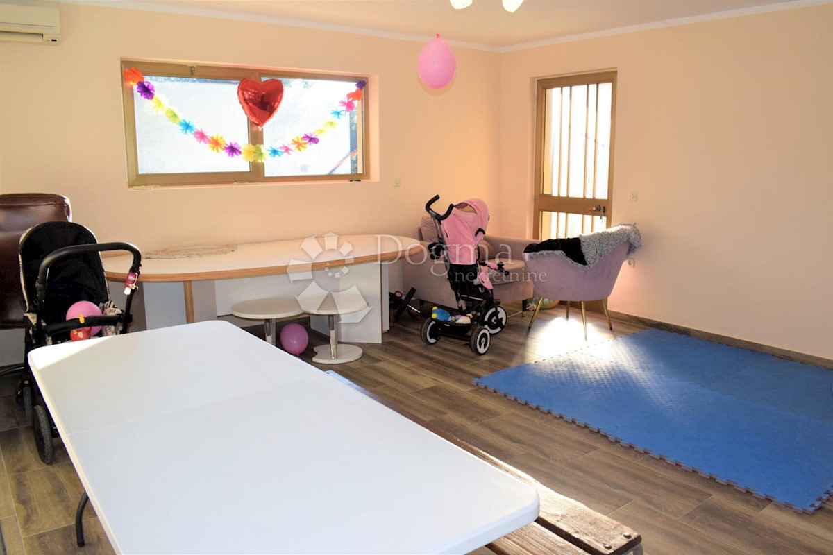 APPARTAMENTO FAMIGLIARE E CASA IN OTTIMA POSIZIONE