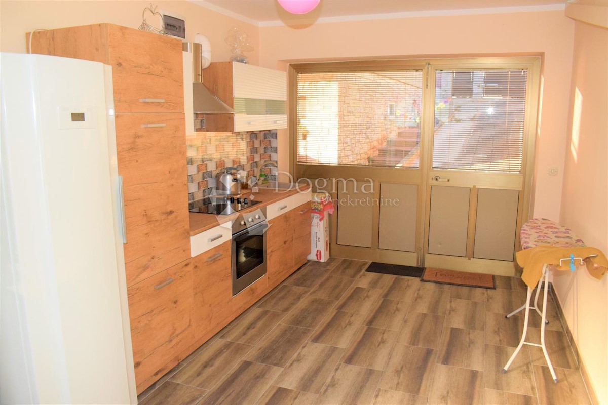 APPARTAMENTO FAMIGLIARE E CASA IN OTTIMA POSIZIONE