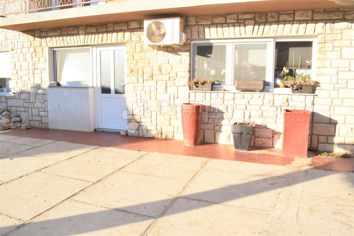 APPARTAMENTO FAMIGLIARE E CASA IN OTTIMA POSIZIONE