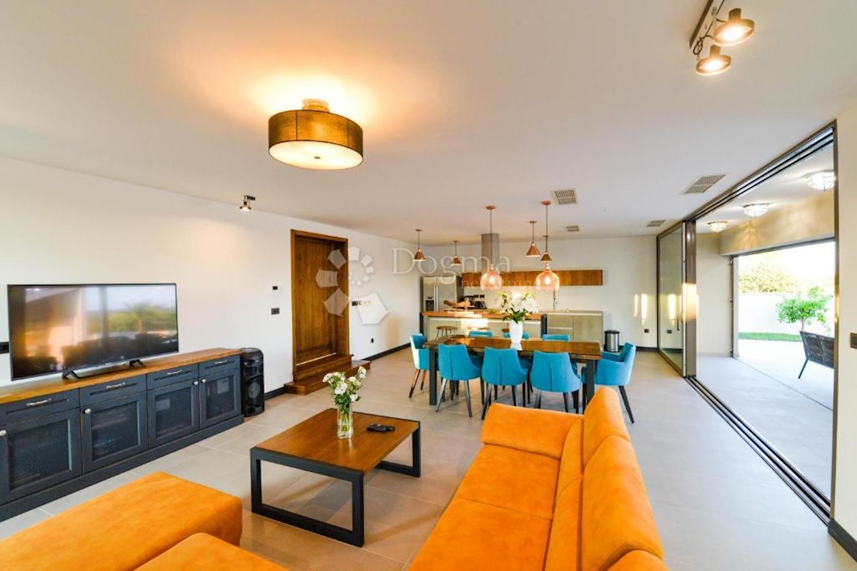 Casa Poljica Brig, Nin, 300m2