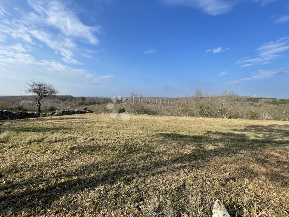 TERRENO CON BELLA VISTA IN PACE E TRANQUILLITÀ