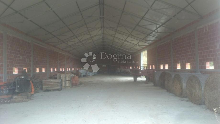 Locale commerciale Kupinec, Klinča Sela, 600m2