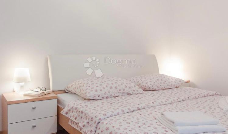 Casa Okrug Gornji, Okrug, 184m2