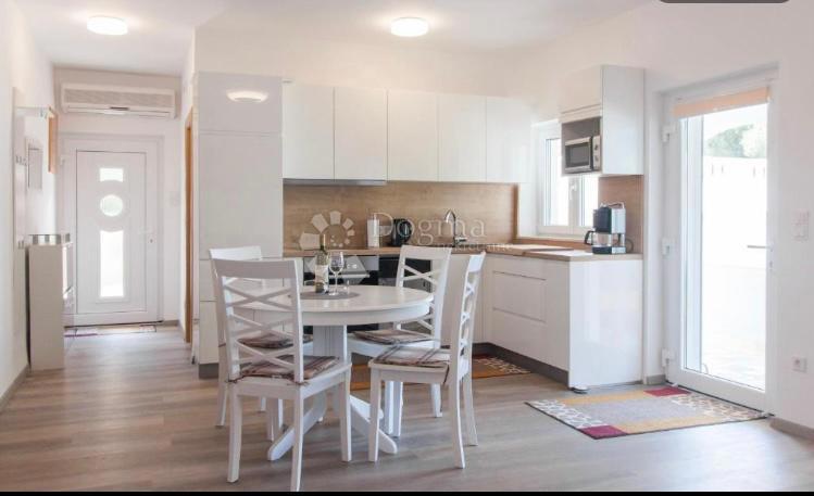 Casa Okrug Gornji, Okrug, 184m2