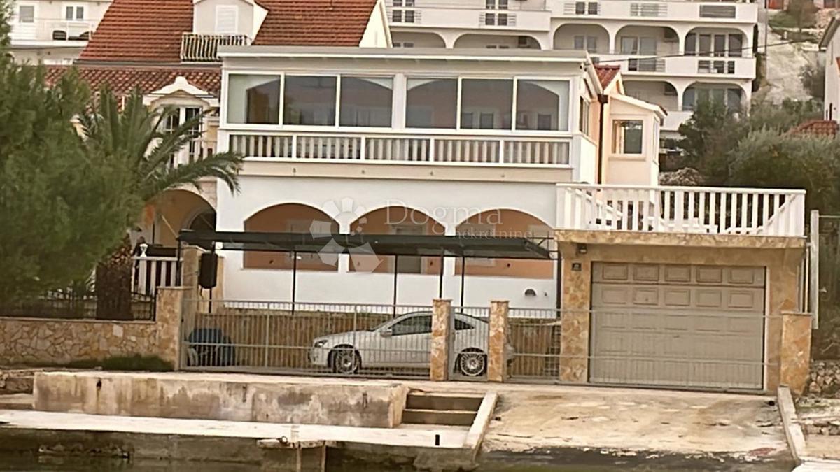 Casa Okrug Gornji, Okrug, 184m2