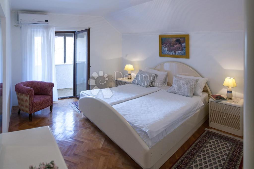 CASA DI LUSSO CON PISCINA A SOLI 300 M DAL MARE