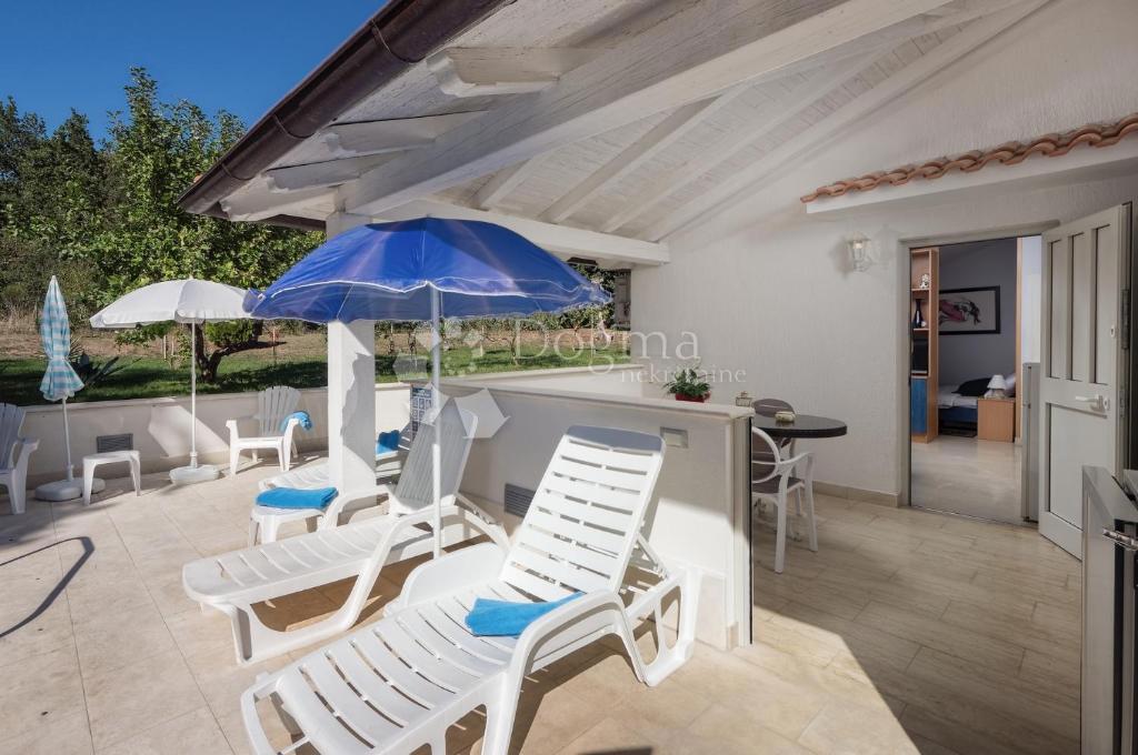 CASA DI LUSSO CON PISCINA A SOLI 300 M DAL MARE
