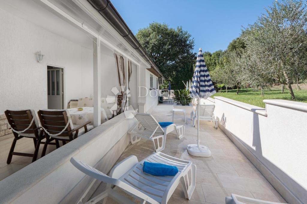 CASA DI LUSSO CON PISCINA A SOLI 300 M DAL MARE