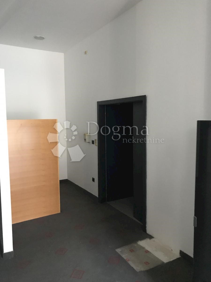 Locale commerciale Centar, Koprivnica, 128m2