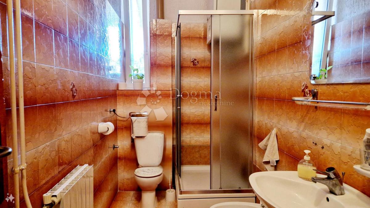 Appartamento con due ingressi - Il vostro ufficio accanto all'appartamento nel centro di Pola