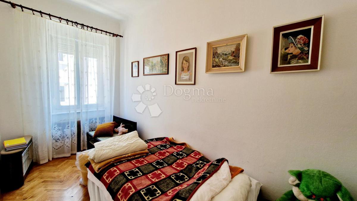 Appartamento con due ingressi - Il vostro ufficio accanto all'appartamento nel centro di Pola