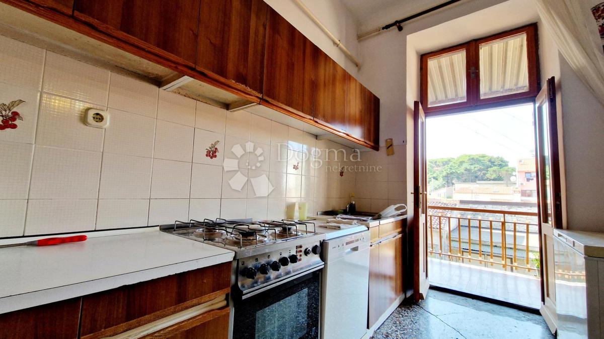 Appartamento con due ingressi - Il vostro ufficio accanto all'appartamento nel centro di Pola