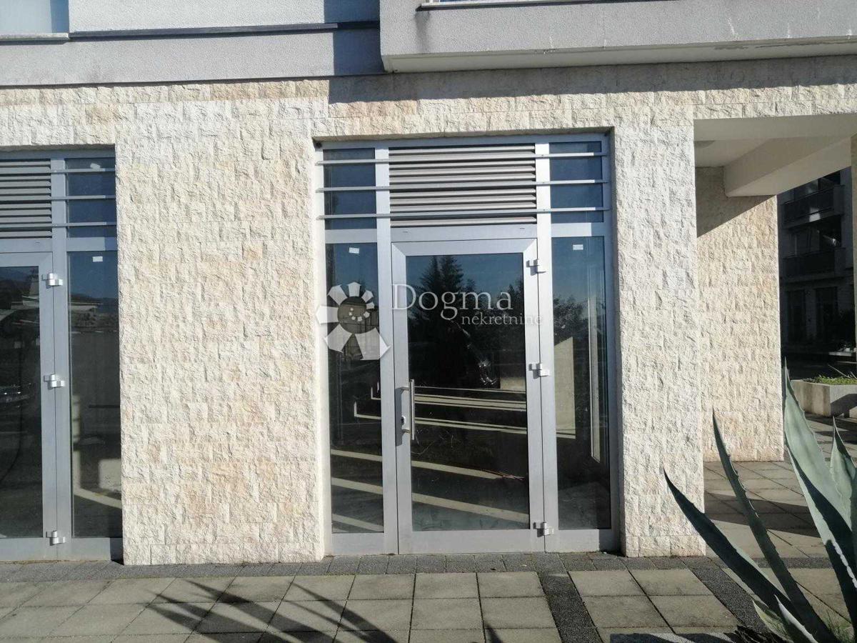 Locale commerciale Krnjevo, Rijeka, DA, 21m2