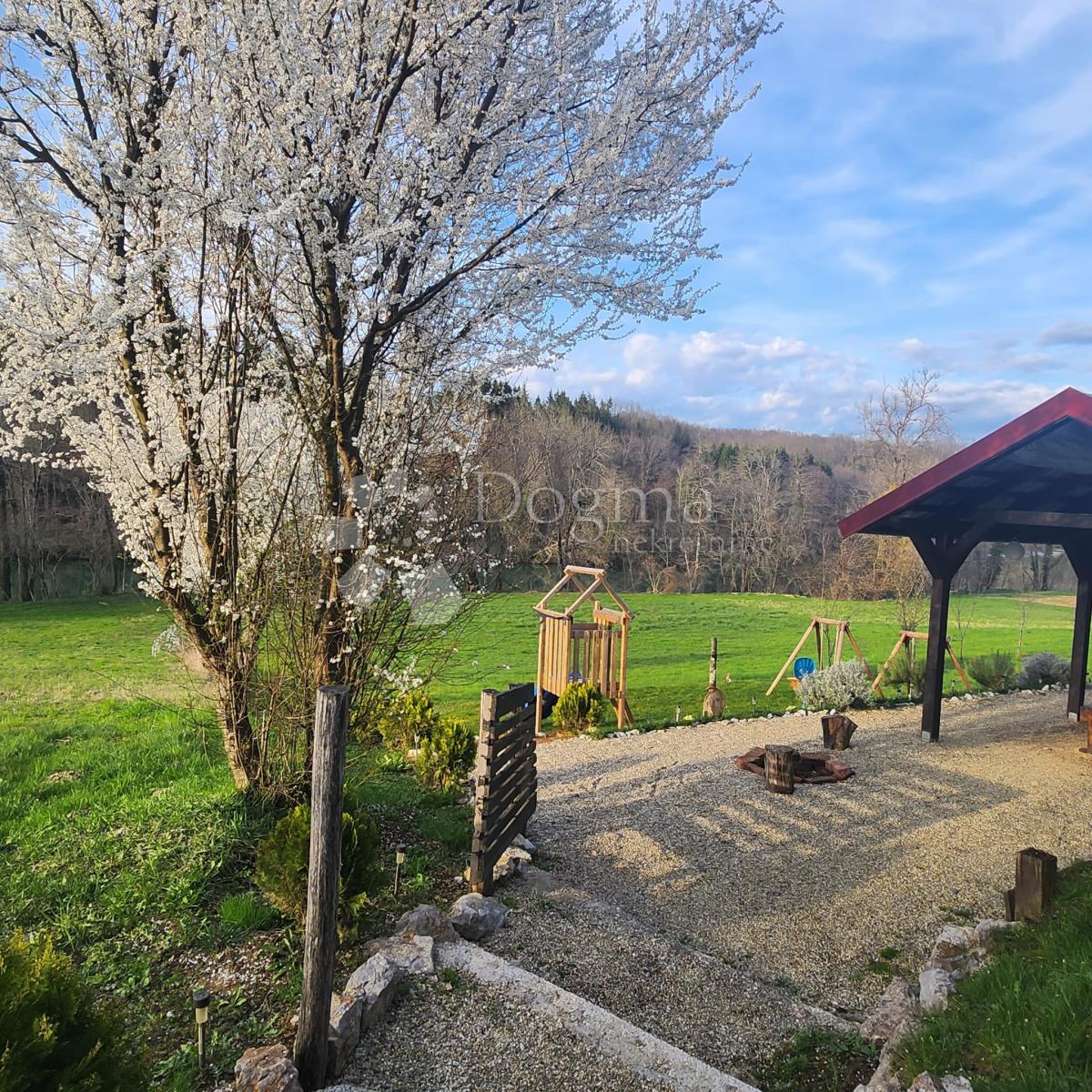 Casa Ladešići, Netretić, 90,10m2