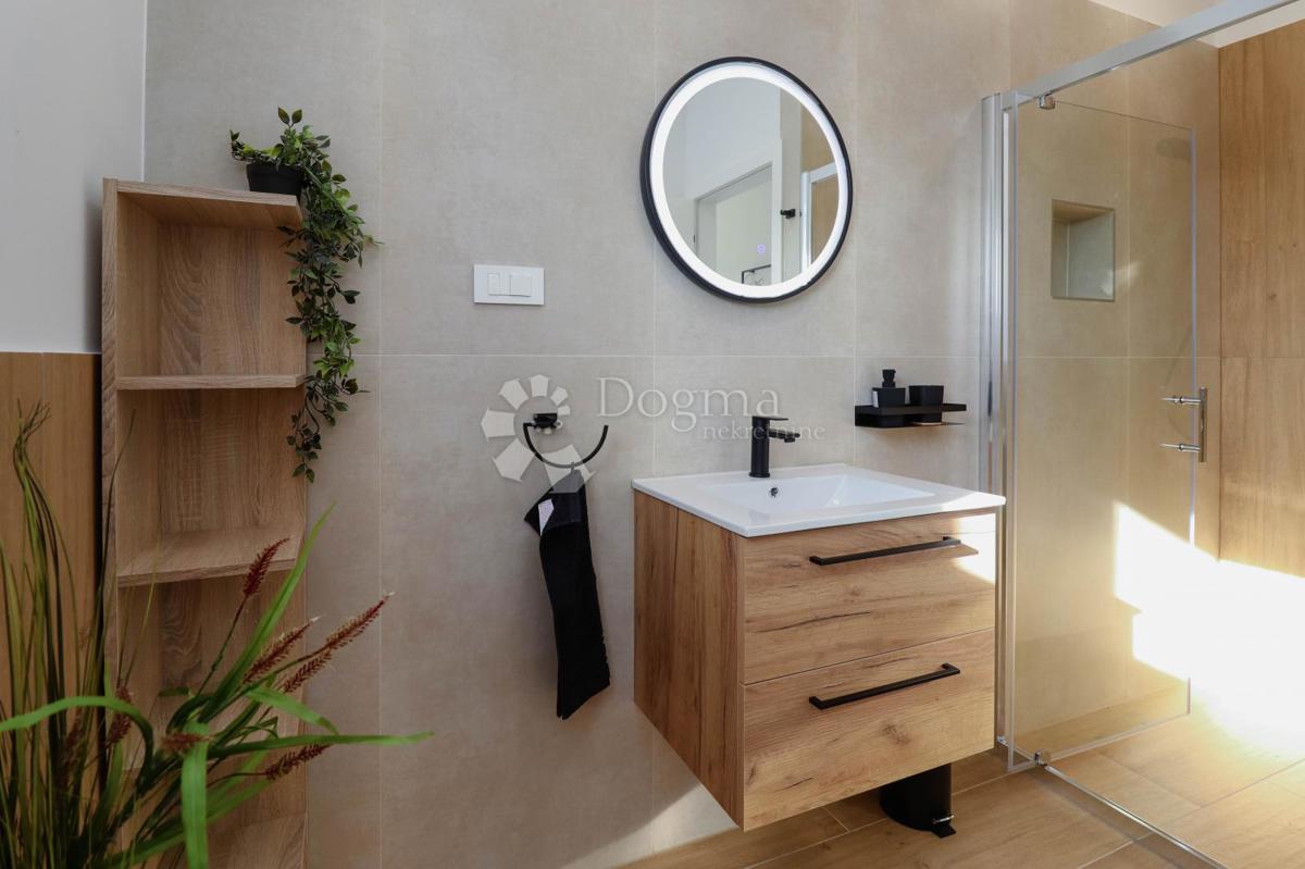 VILLA MODERNA CON PISCINA, ISTRIA - SVETI LOVREC