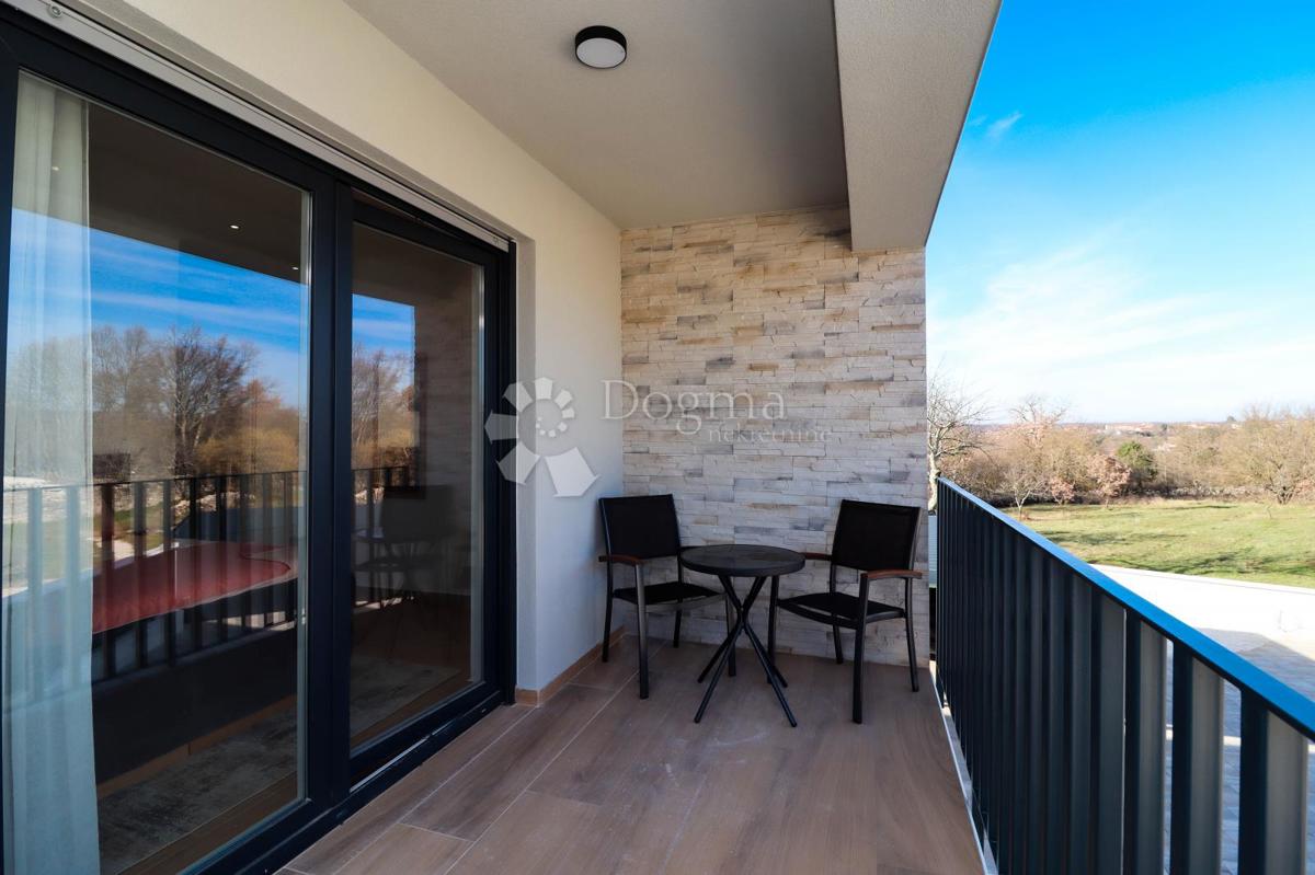 VILLA MODERNA CON PISCINA, ISTRIA - SVETI LOVREC