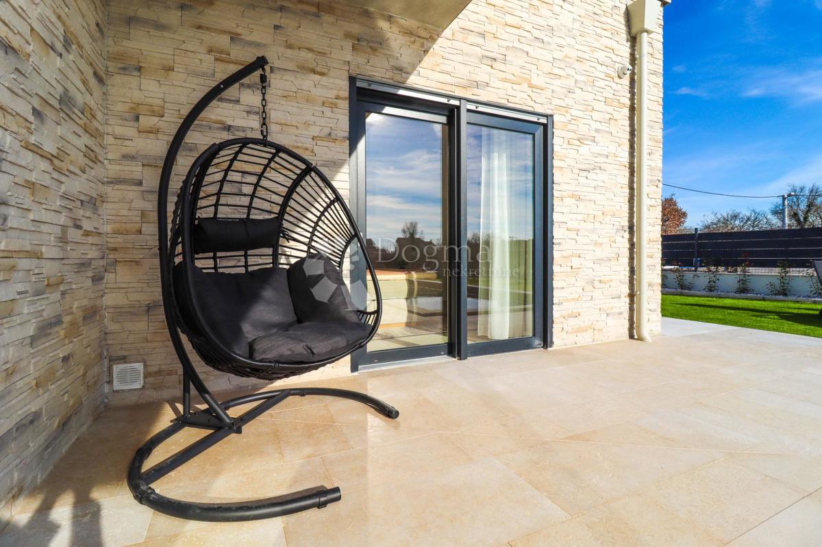 VILLA MODERNA CON PISCINA, ISTRIA - SVETI LOVREC