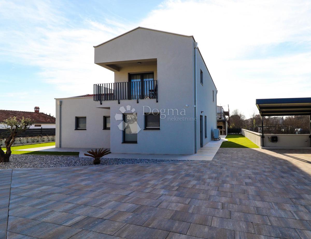 VILLA MODERNA CON PISCINA, ISTRIA - SVETI LOVREC