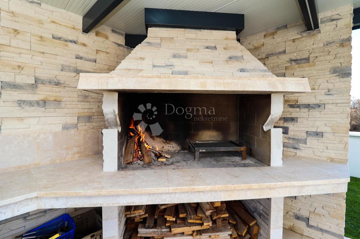 VILLA MODERNA CON PISCINA, ISTRIA - SVETI LOVREC