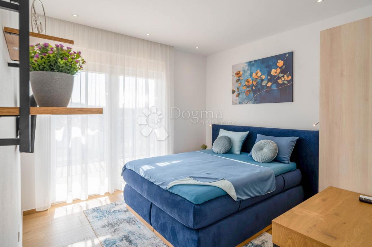 VILLA MODERNA CON PISCINA, ISTRIA - SVETI LOVREC