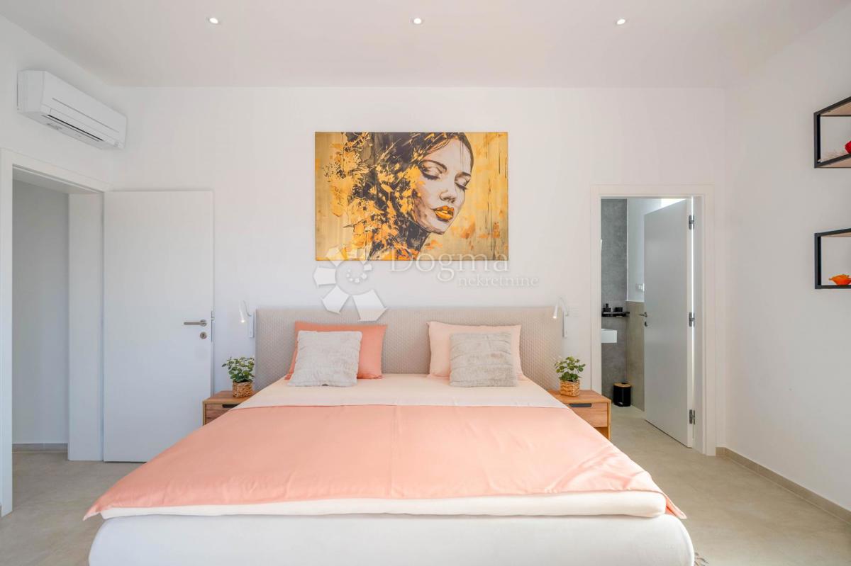 VILLA MODERNA CON PISCINA, ISTRIA - SVETI LOVREC