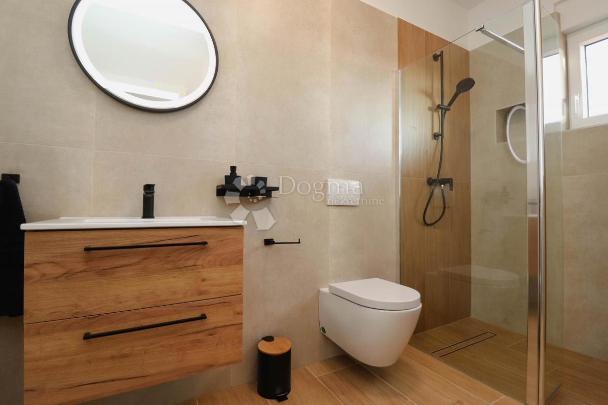 VILLA MODERNA CON PISCINA, ISTRIA - SVETI LOVREC