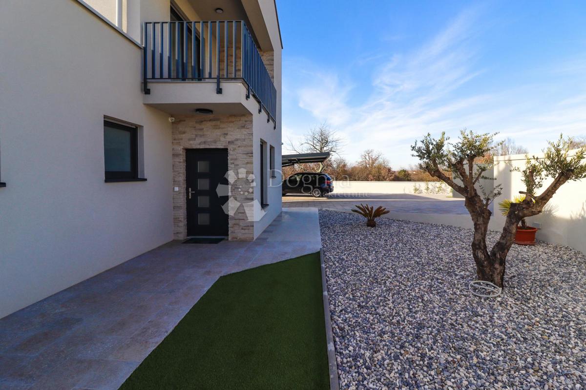 VILLA MODERNA CON PISCINA, ISTRIA - SVETI LOVREC