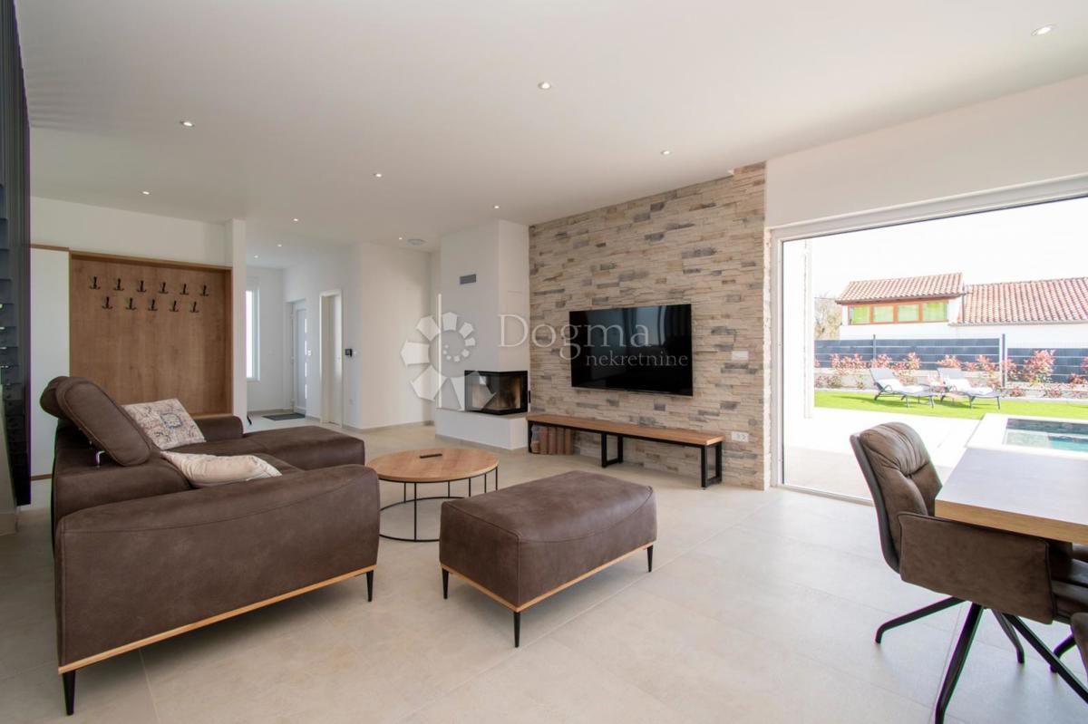 VILLA MODERNA CON PISCINA, ISTRIA - SVETI LOVREC