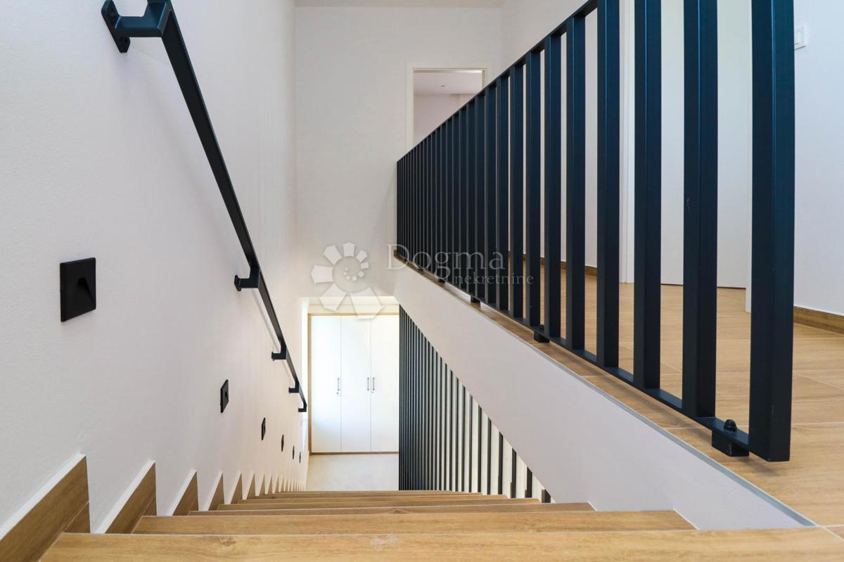 VILLA MODERNA CON PISCINA, ISTRIA - SVETI LOVREC