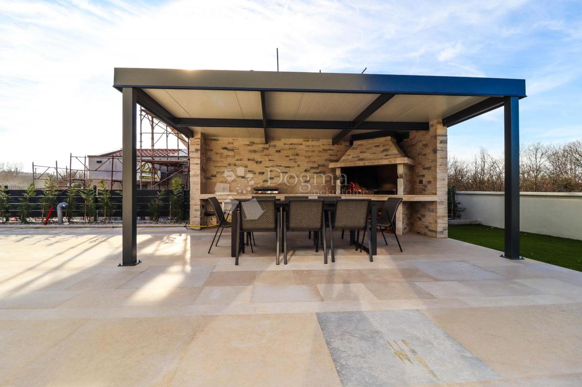 VILLA MODERNA CON PISCINA, ISTRIA - SVETI LOVREC