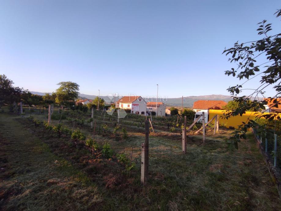 Terreno Brnaze, Sinj, 1.504m2