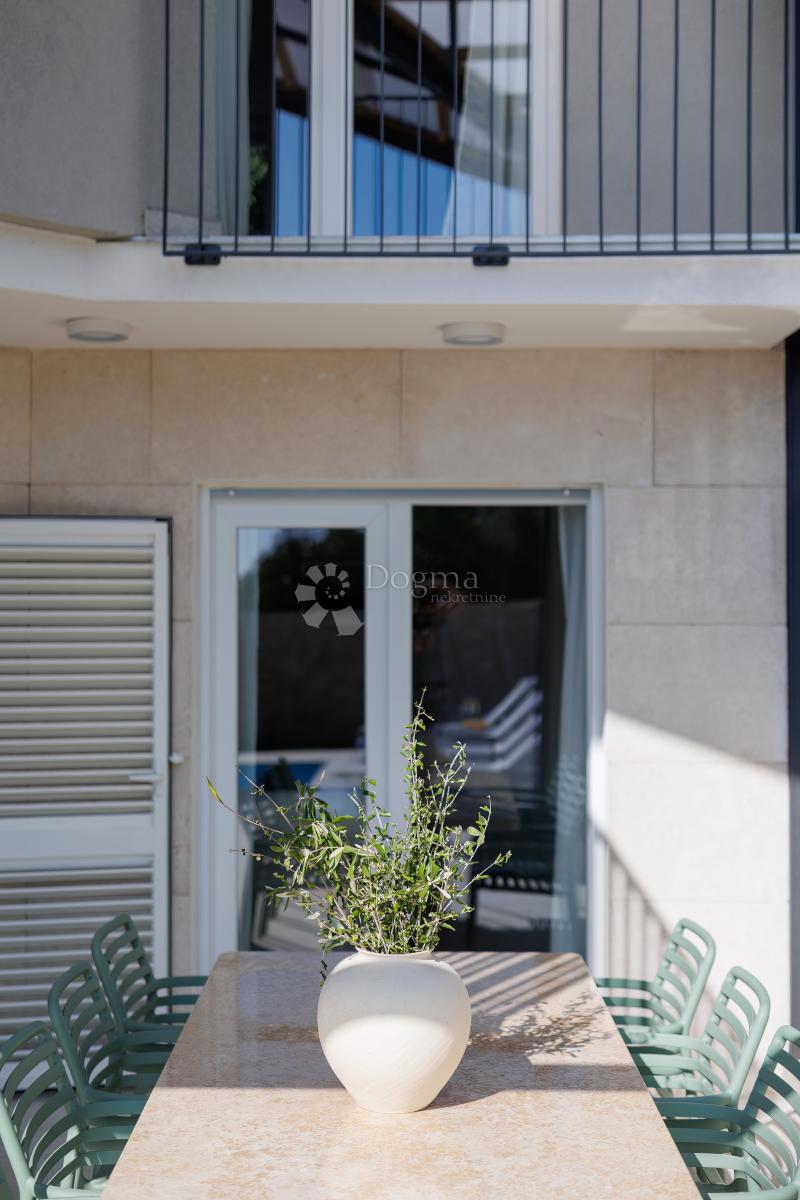 Moderna casa indipendente con piscina