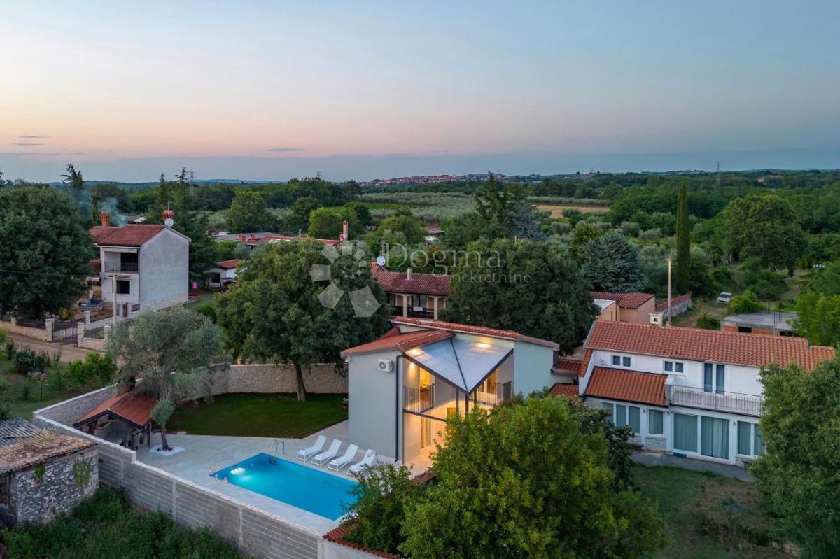 Moderna casa indipendente con piscina