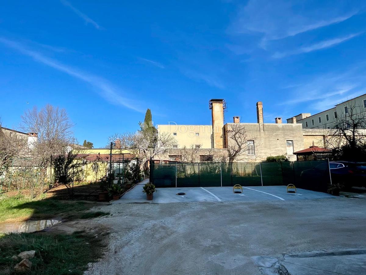 Appartamento in una villa austro-ungarica con giardino e 3 posti auto