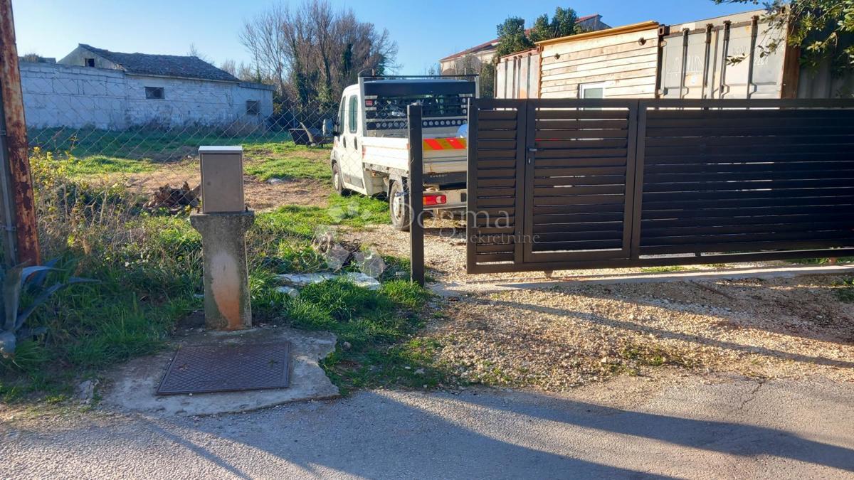 Ampio terreno edificabile con collegamenti vicino alla costa