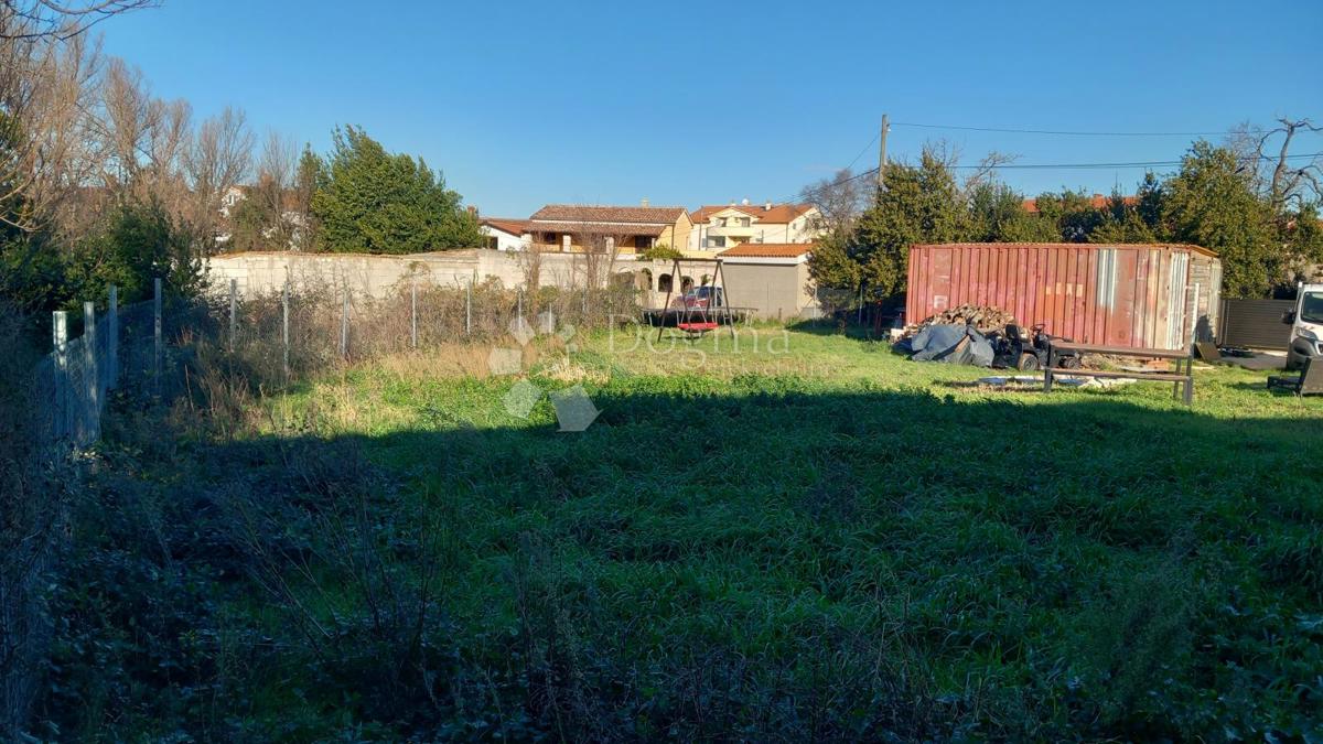 Ampio terreno edificabile con collegamenti vicino alla costa