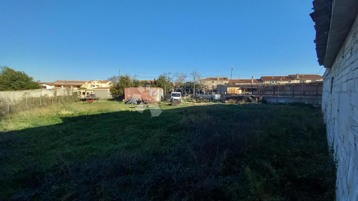 Ampio terreno edificabile con collegamenti vicino alla costa