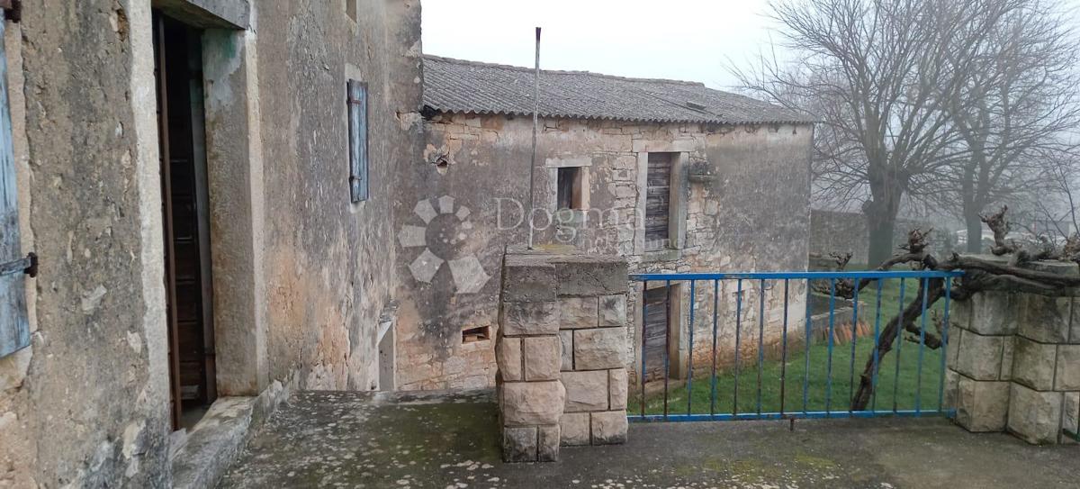 Casa con ampio terreno edificabile