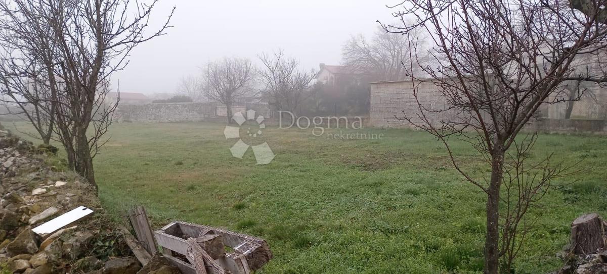 Casa con ampio terreno edificabile