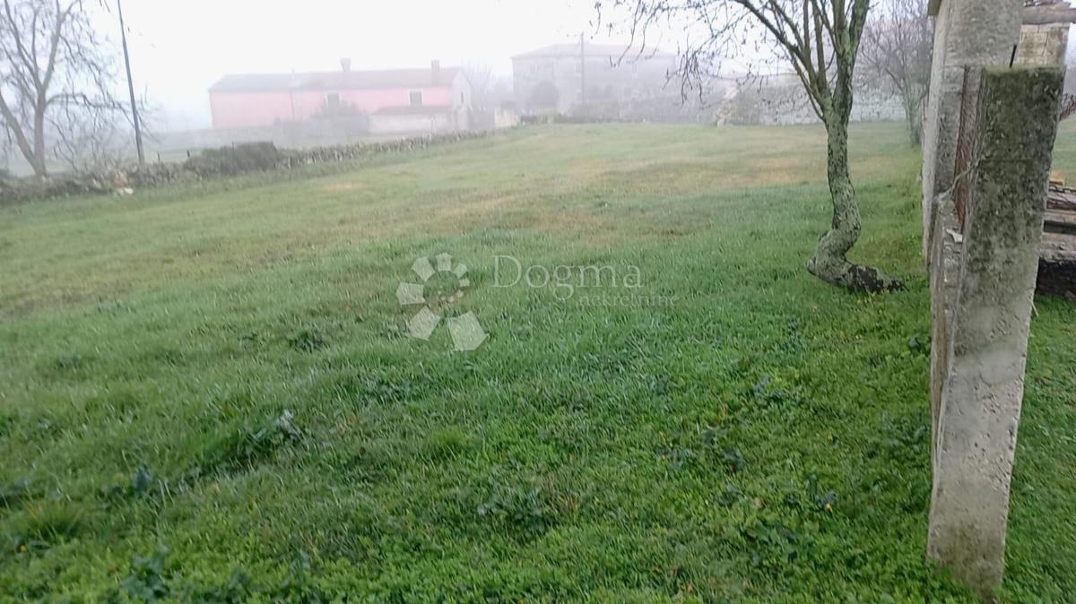 Casa con ampio terreno edificabile