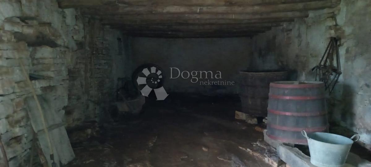 Casa con ampio terreno edificabile