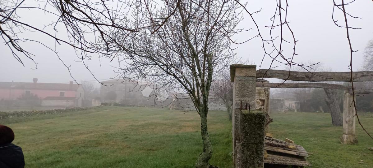 Casa con ampio terreno edificabile