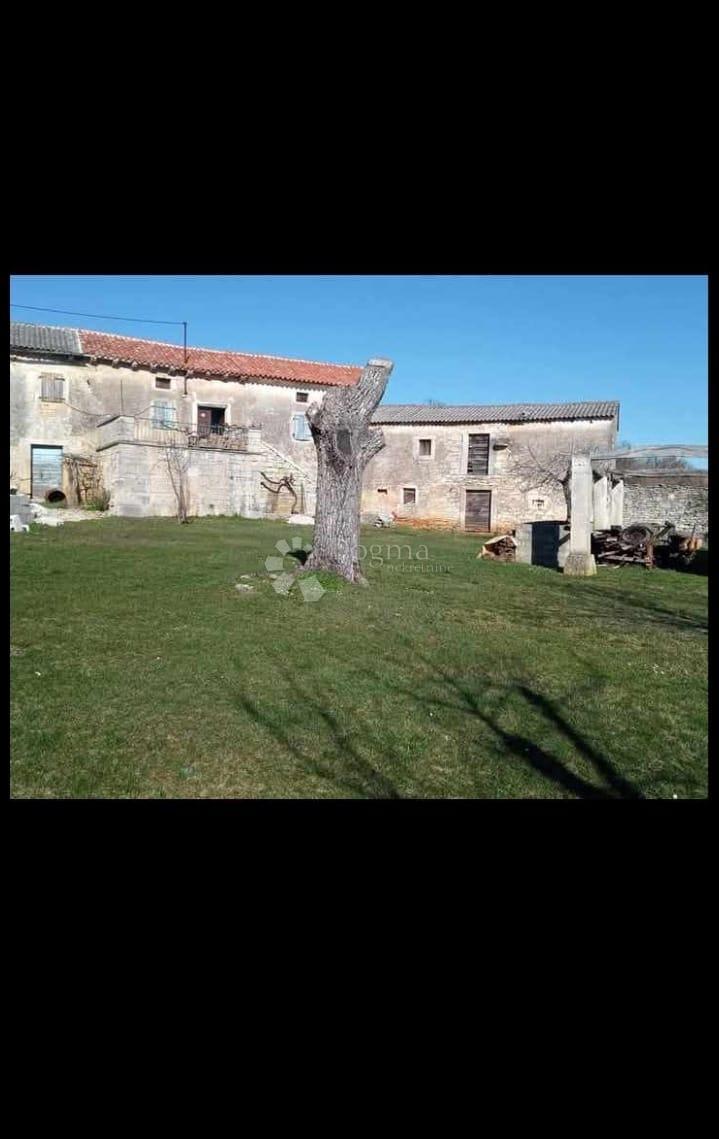 Casa con ampio terreno edificabile