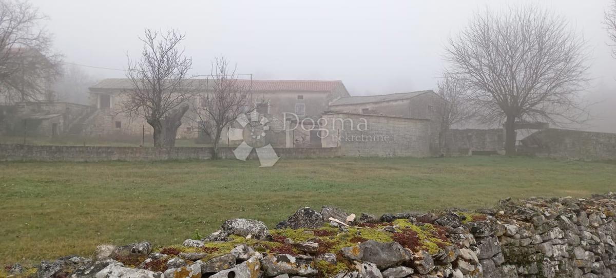 Casa con ampio terreno edificabile